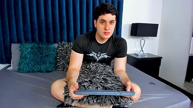 Snapshot of Sam_Roos chatting on July 8, 7:29 pm Sam Roos online show from July 8, 7:29 pm