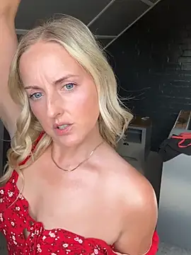 SexySophiex online show from July 30, 4:50 pm