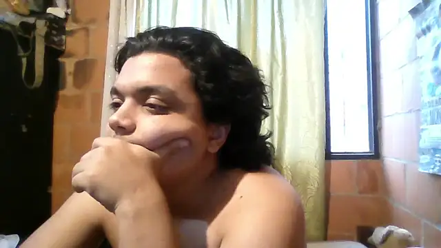 Snapshot of MayNoe00 chatting on July 2, 10:27 pm MayNoe00 online show from July 2, 10:27 pm