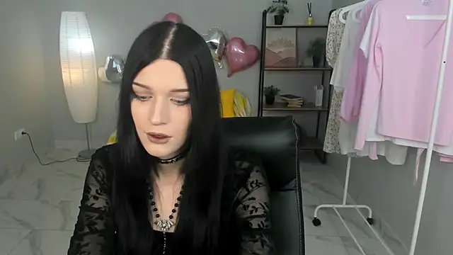 Snapshot of Emily__Wood chatting on July 24, 9:40 am Emily Wood online show from July 24, 9:40 am