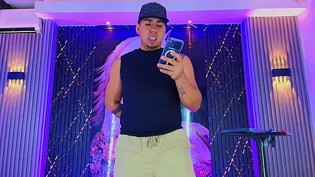 Snapshot of Iam_Josue- chatting on July 9, 3:16 pm Iam Josue- online show from July 9, 3:16 pm