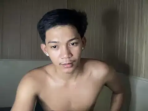 YourcumBoy77 online show from July 13, 6:05 am