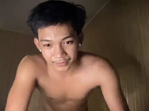 YourcumBoy77 online show from July 13, 6:11 pm