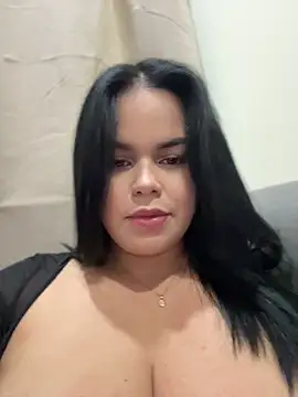 Snapshot of AliceStarshine chatting on June 18, 1:50 am AliceStarshine online show from June 18, 1:50 am
