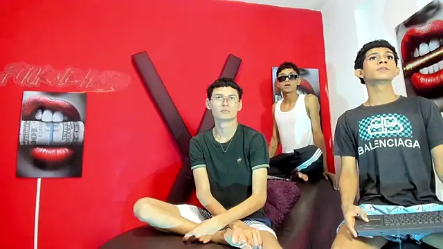 PRETTY LOVERS1 online show from July 11, 1:19 am