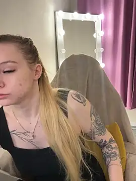 Snapshot of Amy_Davesss chatting on July 10, 11:18 pm Amy Davesss online show from July 10, 11:18 pm