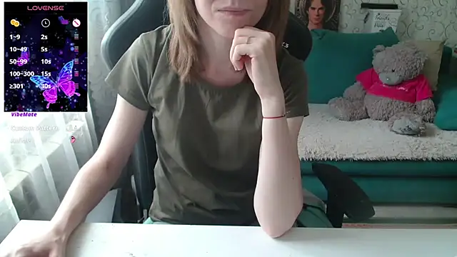 Snapshot of __Alisa__ chatting on July 15, 4:01 pm Alisa online show from July 15, 4:01 pm