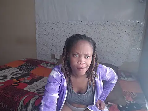 Snapshot of EssenceChubby chatting on July 8, 10:09 am EssenceChubby online show from July 8, 10:09 am