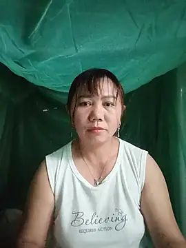 Snapshot of Mai-lingg chatting on July 8, 1:32 am Mai-lingg online show from July 8, 1:32 am