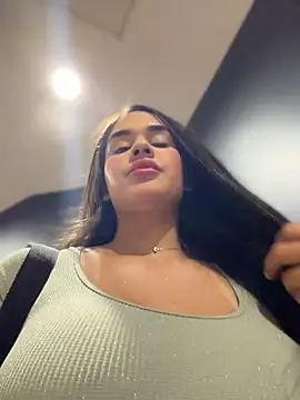 Snapshot of BellaLeclair_ chatting on July 10, 8:33 pm BellaLeclair online show from July 10, 8:33 pm