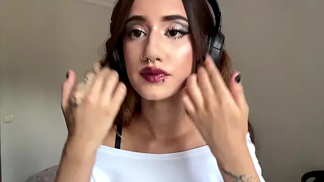JuliaPierce online show from July 8, 2:32 pm