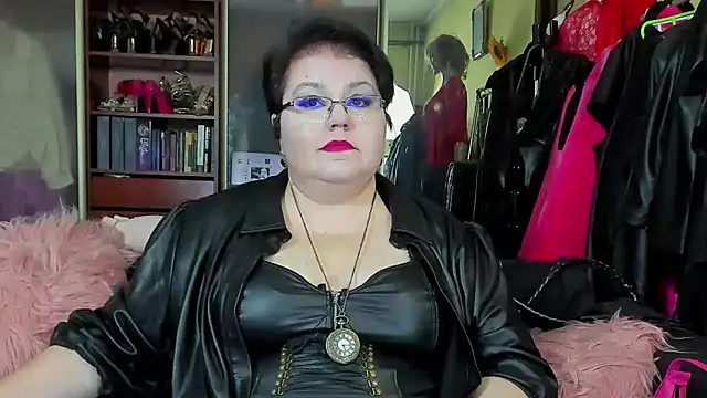 KaryQueen online show from March 13, 3:17 pm