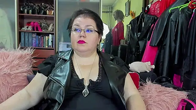 KaryQueen online show from March 14, 4:40 pm