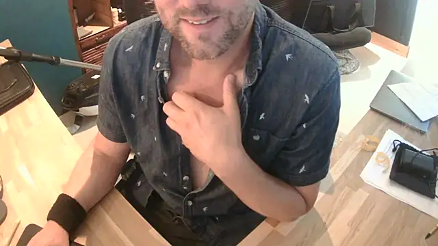 lars lussurioso online show from July 9, 9:02 am