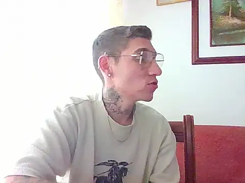 Snapshot of liam_carter2 chatting on July 10, 10:34 pm liam carter2 online show from July 10, 10:34 pm