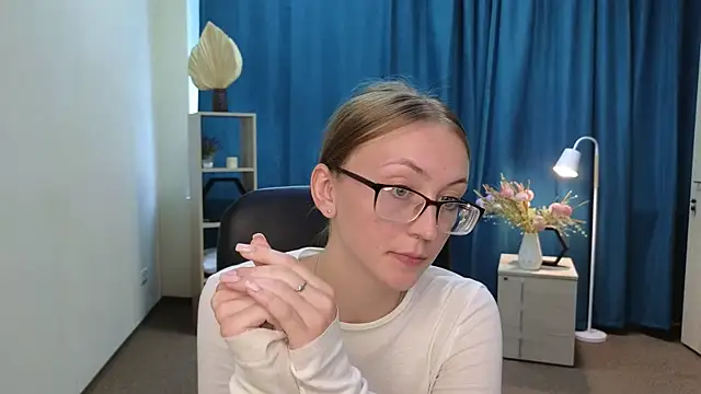 Snapshot of AlonaGolembeski chatting on July 13, 5:43 am AlonaGolembeski online show from July 13, 5:43 am