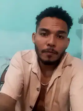 Snapshot of AxelFox18 chatting on July 12, 3:41 am AxelFox18 online show from July 12, 3:41 am