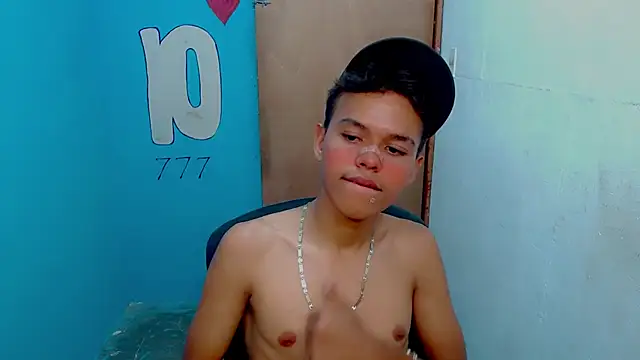 Snapshot of Harry_lov77 chatting on July 11, 1:52 am Harry lov77 online show from July 11, 1:52 am
