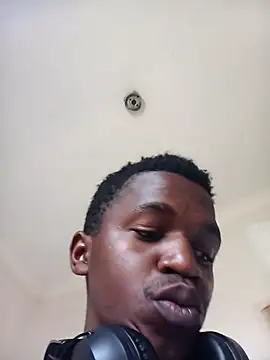 Snapshot of Thabiso345 chatting on July 14, 10:43 am Thabiso345 online show from July 14, 10:43 am
