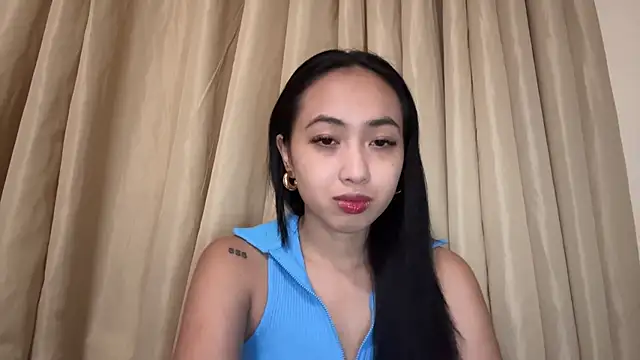 Snapshot of RisaBongartz chatting on July 13, 5:43 am RisaBongartz online show from July 13, 5:43 am