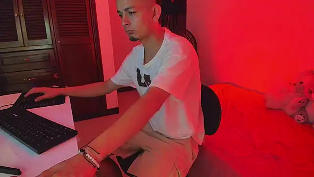 Snapshot of kobe_james07 chatting on July 13, 4:10 pm kobe james07 online show from July 13, 4:10 pm