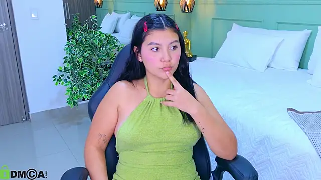 Snapshot of EMILIIA__LUXE__ chatting on July 14, 7:41 pm EMILIIA LUXE online show from July 14, 7:41 pm