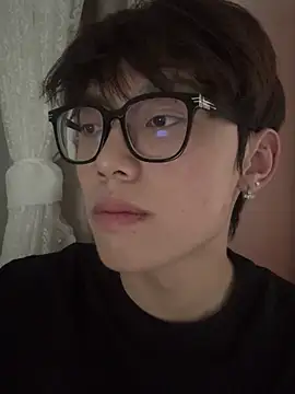 Snapshot of Ethan_64724 chatting on July 15, 11:59 am Ethan 64724 online show from July 15, 11:59 am
