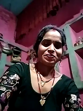 Snapshot of Simran_Love143 chatting on July 17, 4:01 pm Simran Love143 online show from July 17, 4:01 pm