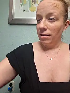 Snapshot of XxMs_StarzxX chatting on February 14, 6:34 am XxMs StarzxX online show from February 14, 6:34 am