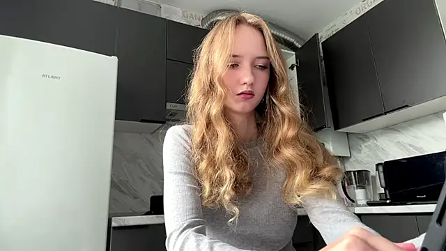 Snapshot of LuiseFurbeck chatting on July 20, 10:39 am LuiseFurbeck online show from July 20, 10:39 am