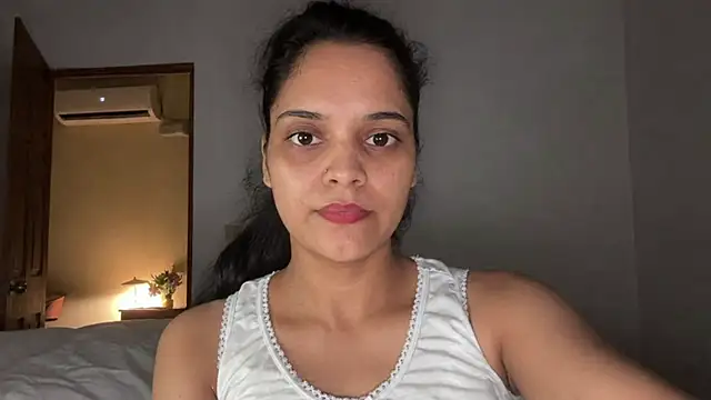 Snapshot of surili-294 chatting on July 19, 3:21 am surili-294 online show from July 19, 3:21 am