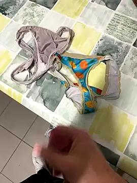 swissboy22 online show from November 8, 12:00 am