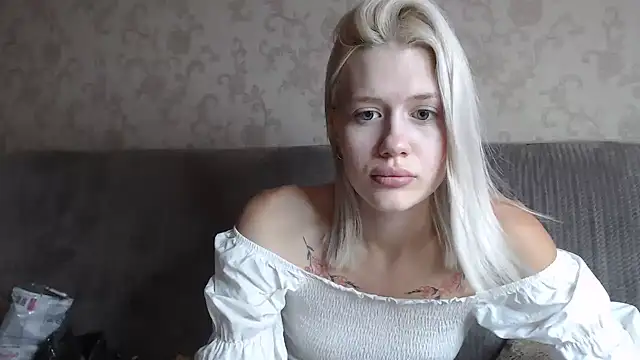Snapshot of BlondyLedy chatting on July 22, 8:39 am BlondyLedy online show from July 22, 8:39 am