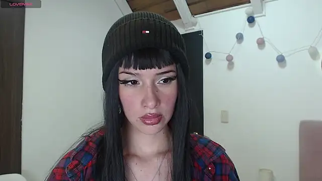 madeleine evans online show from July 23, 8:18 pm