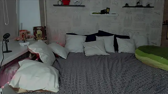 Snapshot of AleksandraCandy chatting on July 23, 10:19 pm AleksandraCandy online show from July 23, 10:19 pm