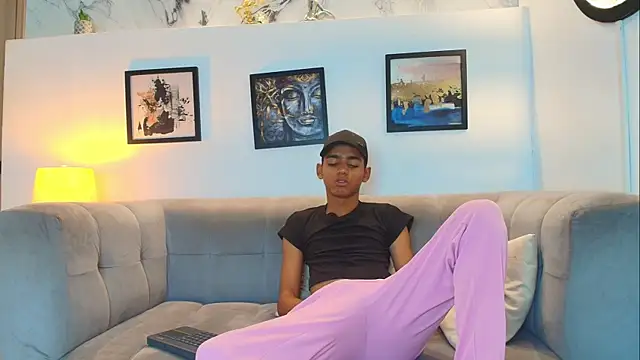 Snapshot of LOVELY_LEGANDS chatting on July 29, 1:31 pm LOVELY LEGANDS online show from July 29, 1:31 pm
