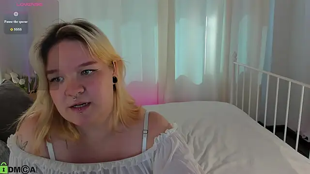 Snapshot of Alice_Suun chatting on July 27, 9:38 am Alice Suun online show from July 27, 9:38 am