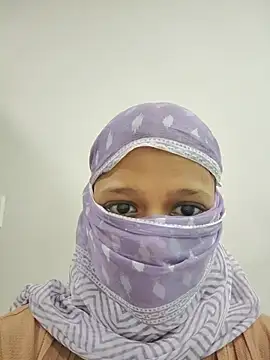 Snapshot of Baby-doll_b chatting on July 31, 4:06 pm Baby-doll b online show from July 31, 4:06 pm