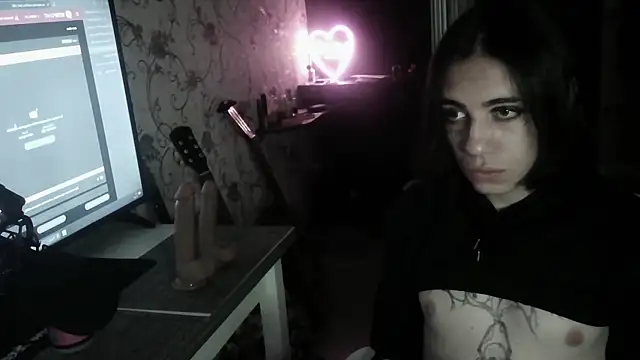 Snapshot of Kira_UwU_666 chatting on July 24, 8:18 pm Kira UwU 666 online show from July 24, 8:18 pm