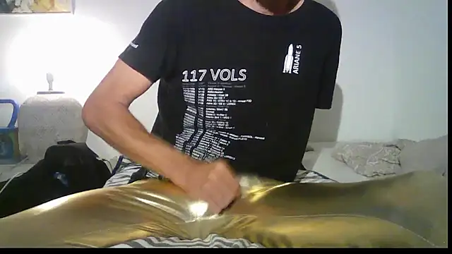 Snapshot of PumpStone chatting on July 31, 4:23 am PumpStone online show from July 31, 4:23 am