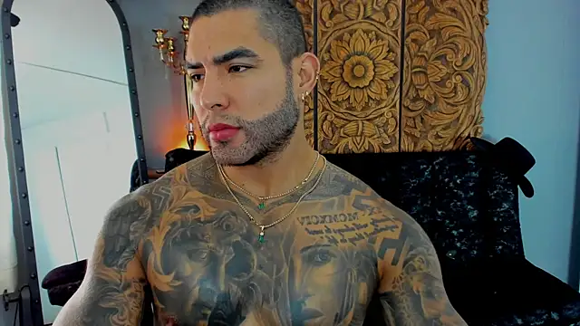 Aaron Vega online show from August 4, 2:52 pm
