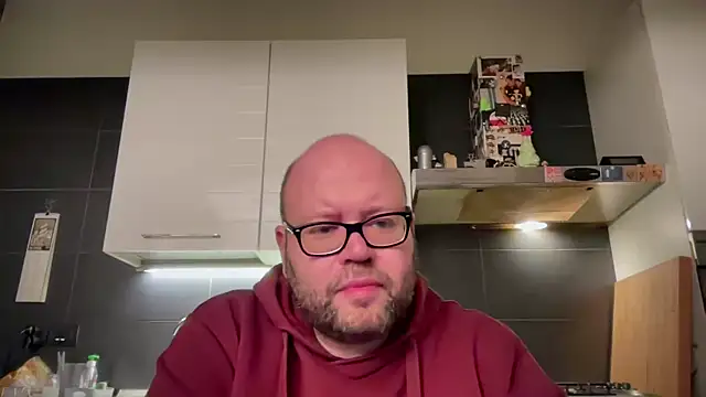 Snapshot of theitalianbear chatting on December 10, 12:50 am theitalianbear online show from December 10, 12:50 am