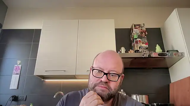 theitalianbear online show from April 16, 11:22 am