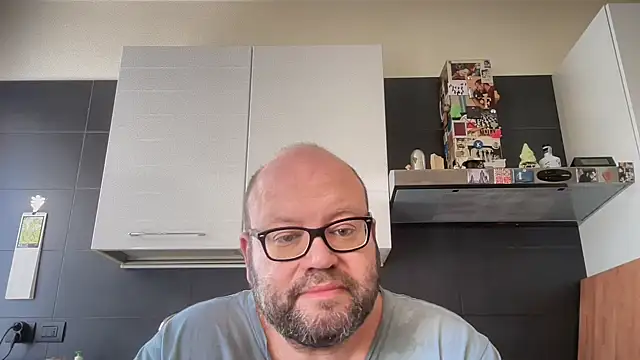 theitalianbear online show from May 21, 7:37 am