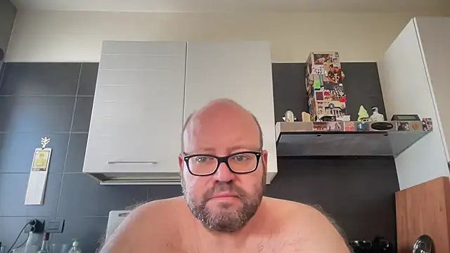 theitalianbear online show from June 12, 8:46 am