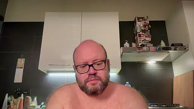 Snapshot of theitalianbear chatting on June 21, 2:36 am theitalianbear online show from June 21, 2:36 am