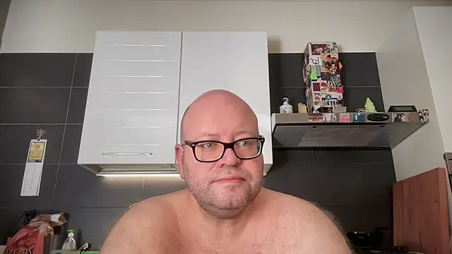 Snapshot of theitalianbear chatting on June 24, 6:45 am theitalianbear online show from June 24, 6:45 am