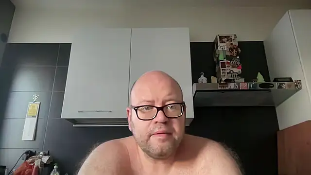 Snapshot of theitalianbear chatting on June 28, 4:18 am theitalianbear online show from June 28, 4:18 am