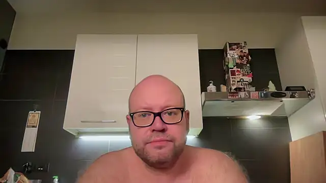 Snapshot of theitalianbear chatting on June 29, 1:23 am theitalianbear online show from June 29, 1:23 am
