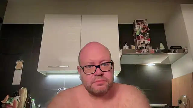 Snapshot of theitalianbear chatting on June 30, 2:45 am theitalianbear online show from June 30, 2:45 am